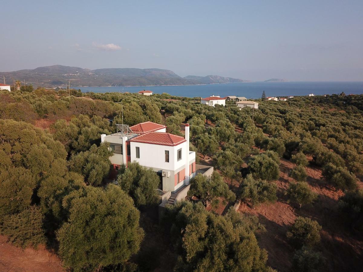 Liofyto - Stylish Villa With Views To Foinikounda Bay Kamária Exterior foto